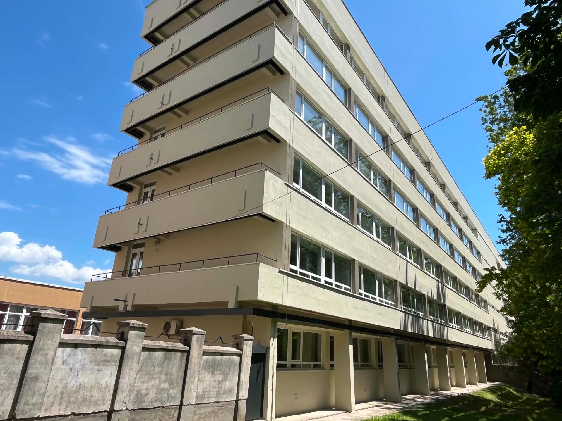 6400 m2-es kaposvári oktatási intézmény energetikai tanúsítása pályázathoz